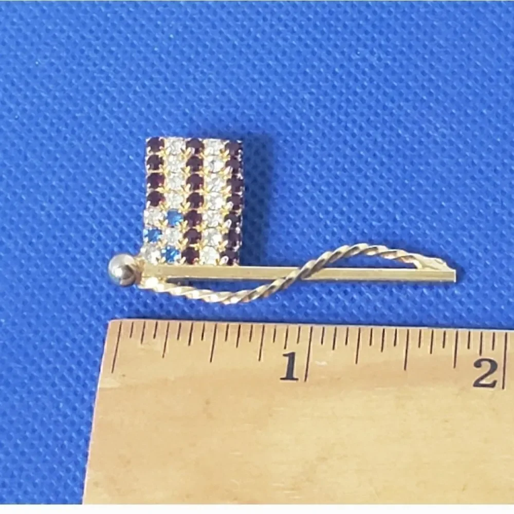 VINTAGE American Flag Pin Crystal Embellished Patriotic Jewelry Collectible